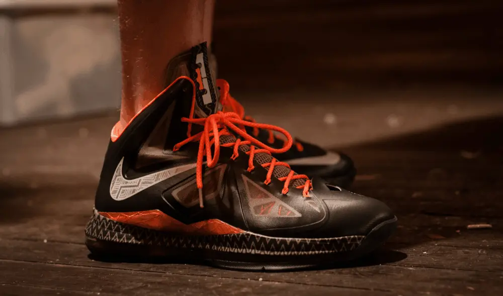 Alternative view of Giày Nike LeBron 10 'BHM' 583109-001