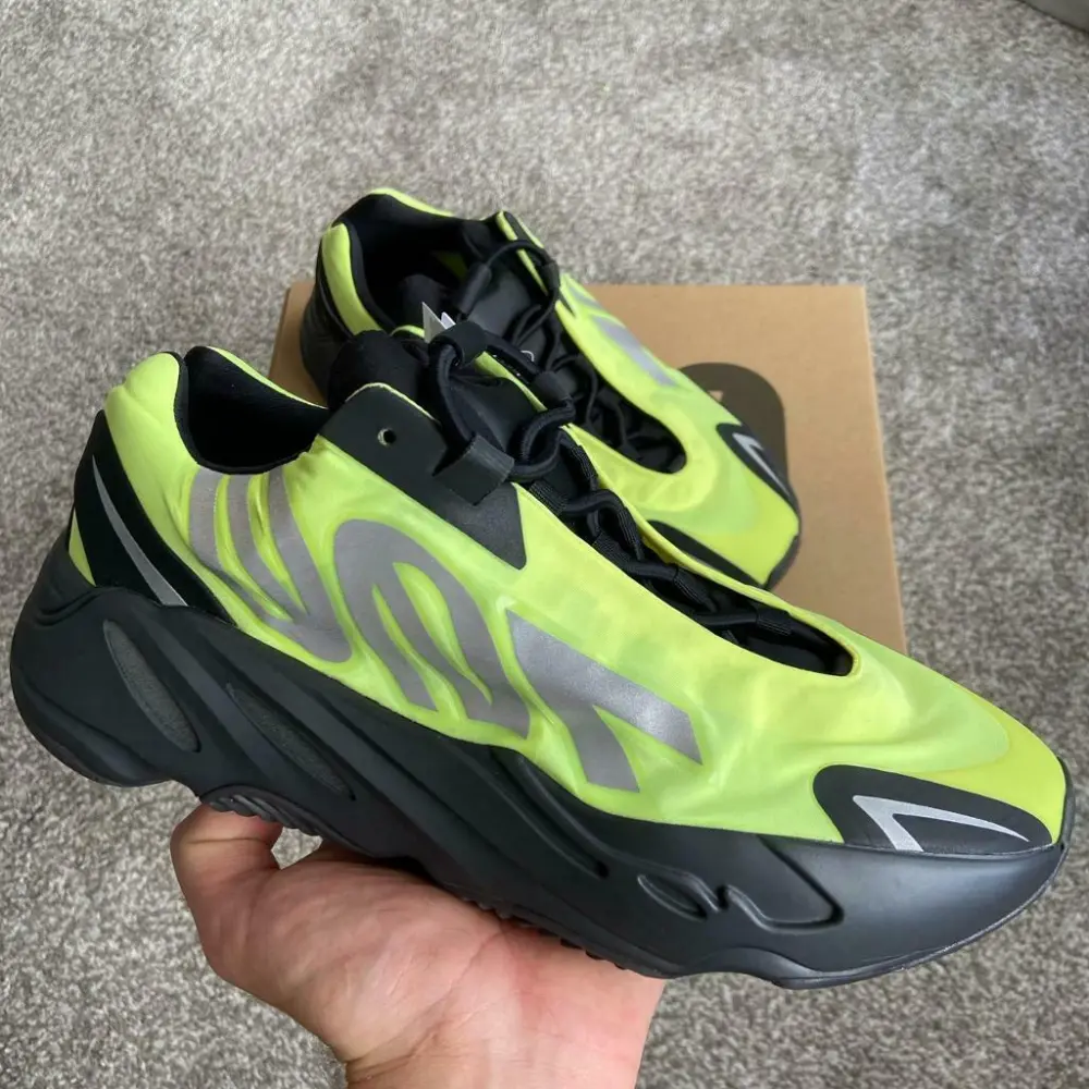 Giày Adidas Yeezy Boost 700 MNVN Phosphor FY3727 - Ảnh 3