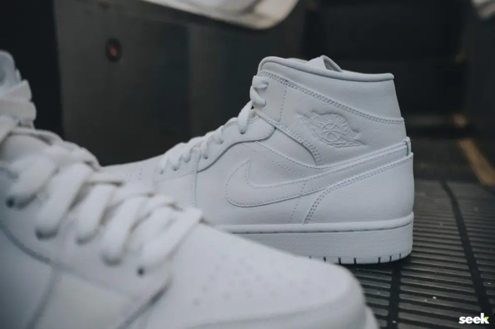 Giày Nike Air Jordan 1 Mid 'Triple White' (2020) 554725-126 - Ảnh 3