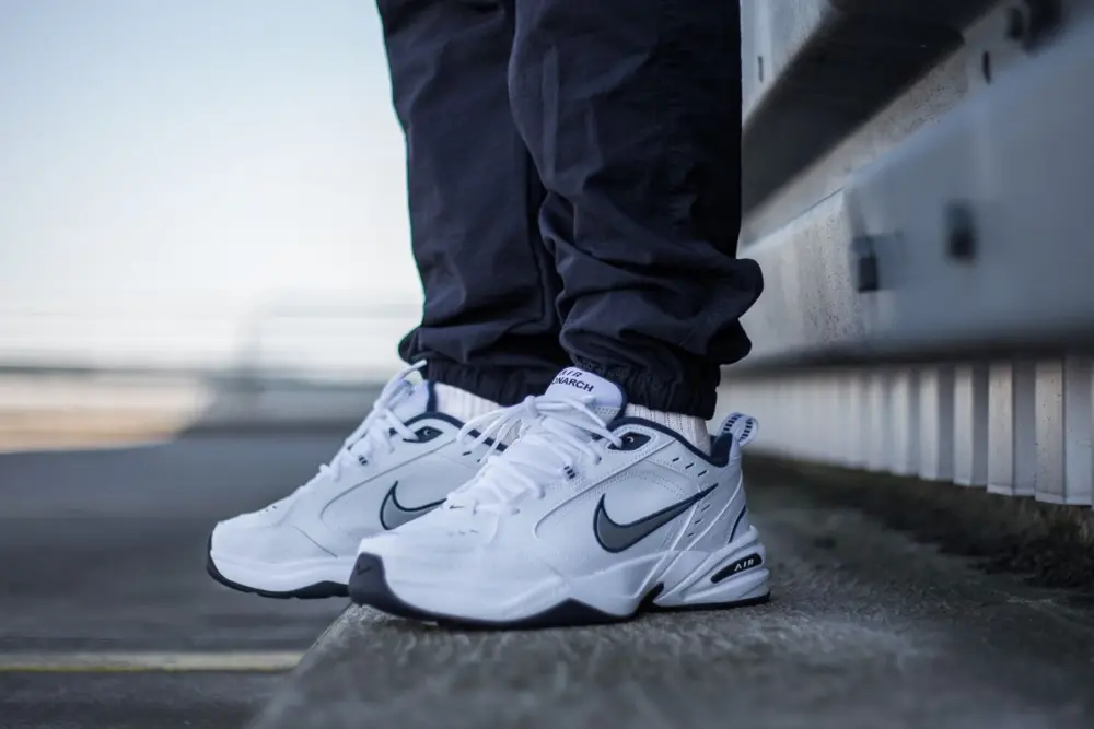 Alternative view of Giày Nike Air Monarch IV 'Metallic Silver' 416355-102