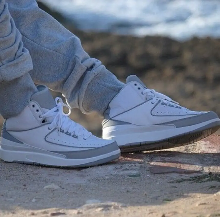 Alternative view of Giày Nike Air Jordan 2 Retro '25th Anniversary' 385475-101