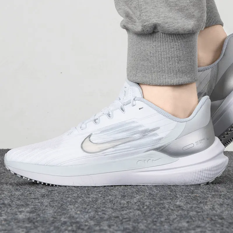 Alternative view of Giày Nike Air Winflo 9 'White Metallic Silver' DD8686-100