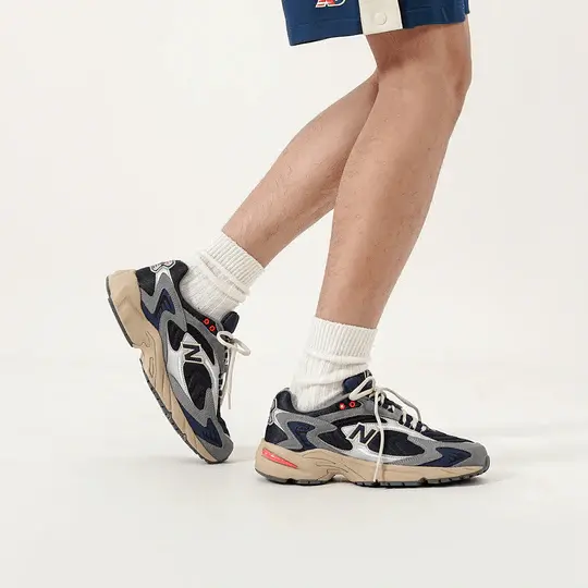 Alternative view of Giày New Balance 725 'Classic Pack Navy' ML725S
