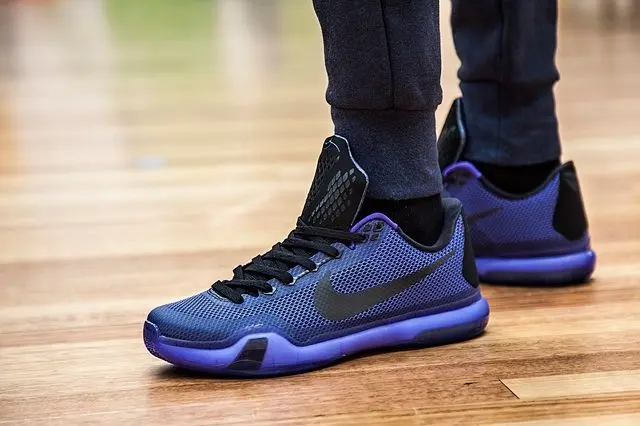 Alternative view of Giày Nike Kobe 10 'Blackout' 705317-005