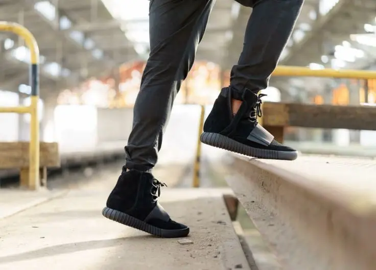 Giày Adidas Yeezy Boost 750 'Triple Black' BB1839 - Ảnh 4