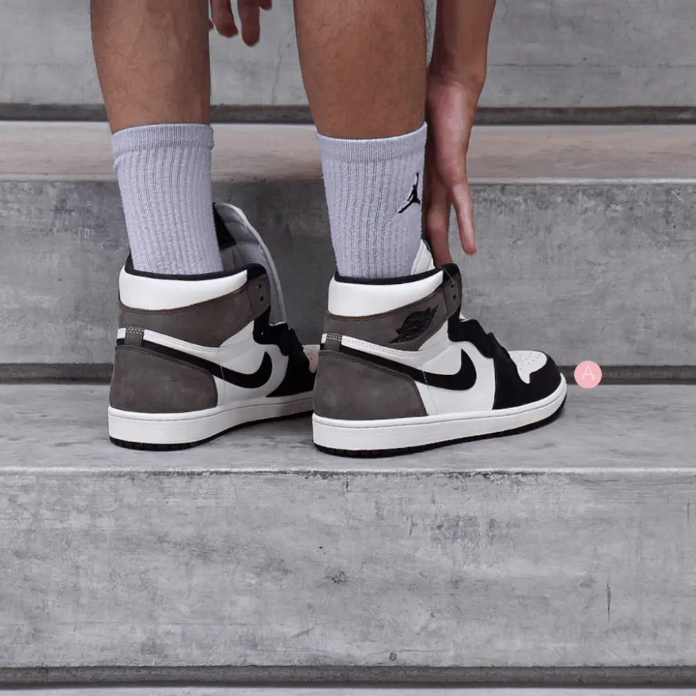 Giày Nike Air Jordan 1 Retro High OG 'Dark Mocha' 555088-105 - Ảnh 4