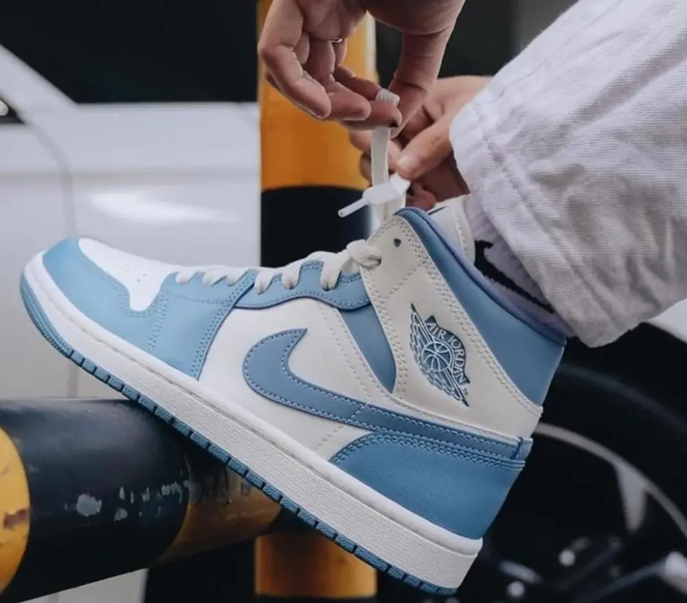 Giày Nike Air Jordan 1 Mid 'University Blue' BQ6472-141 - Ảnh 4