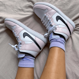 Alternative view of Giày Nike Wmns Air Jordan 1 Mid 'Barely Rose' BQ6472-500