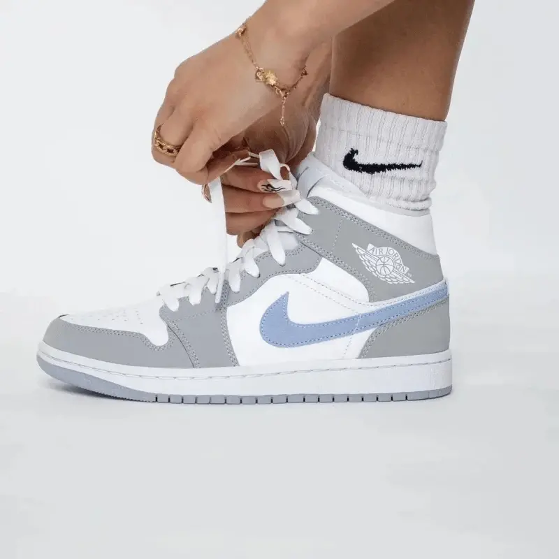 Alternative view of Giày Nike Wmns Air Jordan 1 Mid 'Grey Blue' BQ6472-105