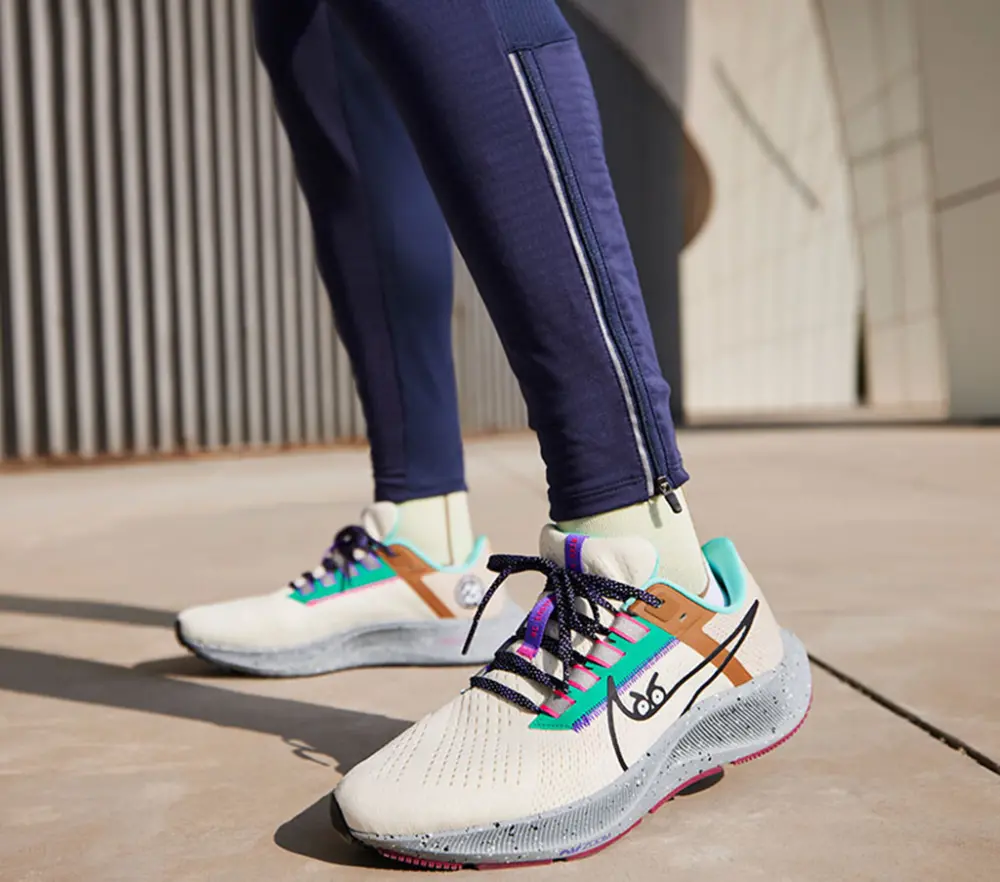 Alternative view of Giày Nike Air Zoom Pegasus 38 'Running Club' DO2337-100