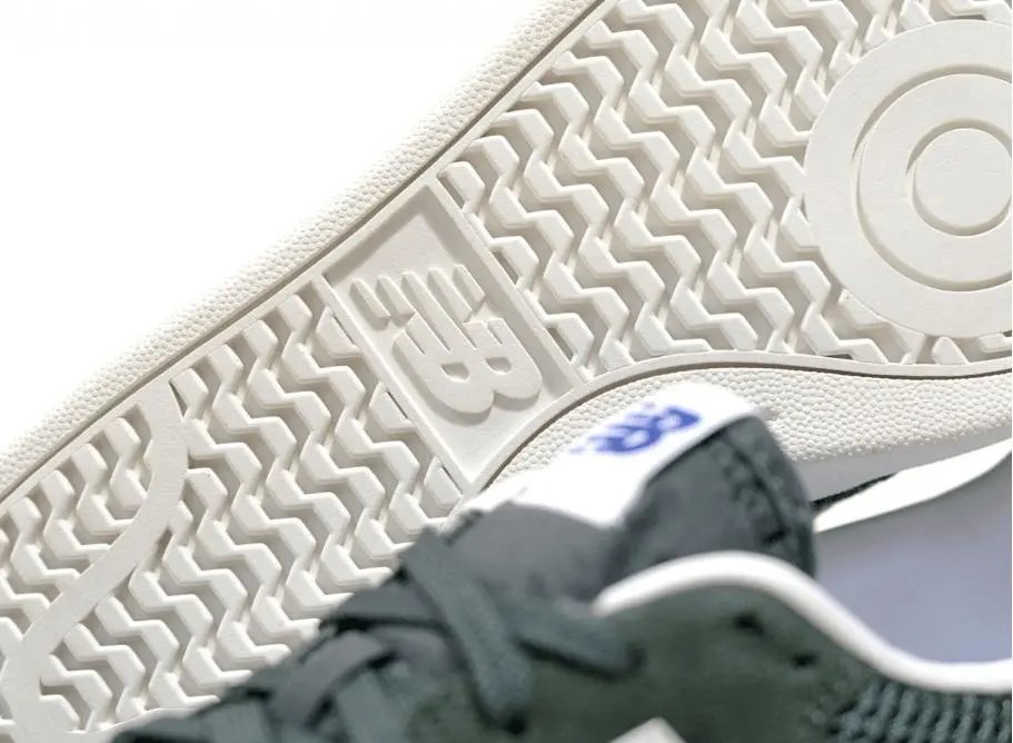 Alternative view of Giày New Balance 300 Series Forest-Green CRT300G2