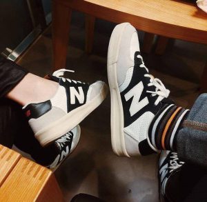 Alternative view of Giày New Balance CRT300 'Black Grey' CRT300CA