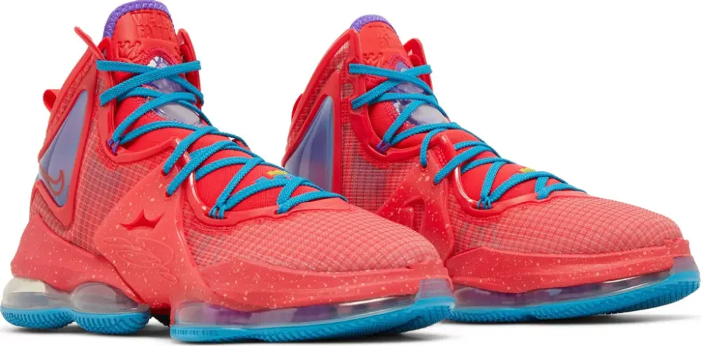Alternative view of Giày Nike LeBron 19 'King's Crown' CZ0203-600
