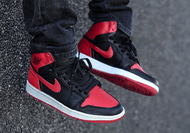 Giày Nike Air Jordan 1 Mid GS 'Banned' 554725-074 - Ảnh 3