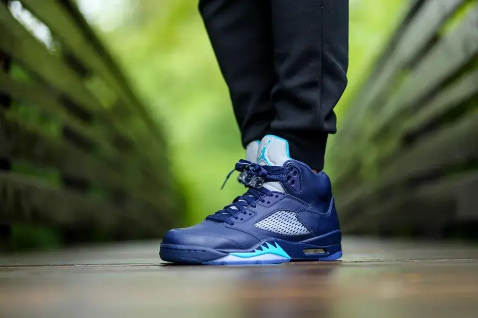 Alternative view of Giày Nike Air Jordan 5 Retro 'Pre-Grape' 136027-405