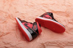 Alternative view of Giày Nike Air Jordan 1 Mid 'Hot Bred Punch' BQ6472-600