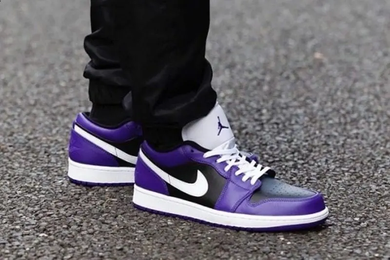 Alternative view of Giày Nike Air Jordan 1 Low 'Purple Black' 553558-501