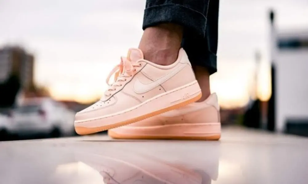 Alternative view of Giày Nike Wmns Air Force 1 'Orange Pulse' AO2132-800
