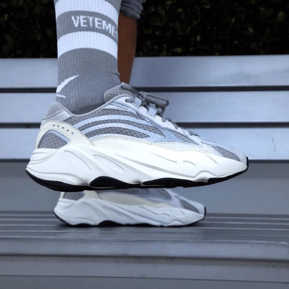 Alternative view of Giày Adidas Yeezy Boost 700 V2 'Static' EF2829