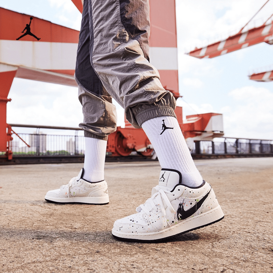 Giày Nike Air Jordan 1 Low SE GS 'Paint Splatter' DH3295-100 - Ảnh 5