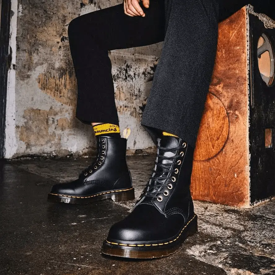 Alternative view of Giày Dr. Martens Vegan 1460 'Felix Rub Off Black' 14045001