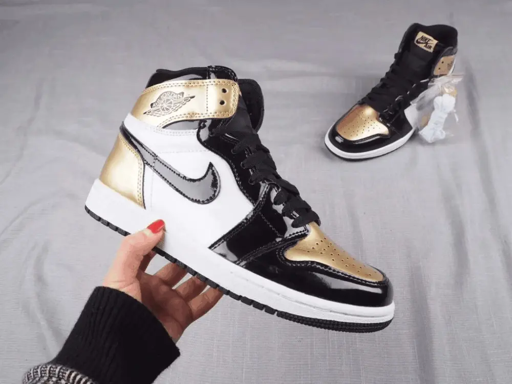 Alternative view of Giày Nike Air Jordan 1 Retro High Gold Top 3 861428-001