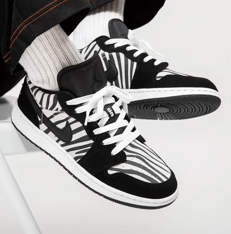 Giày Nike Air Jordan 1 Low GS 'Zebra' 553560-057 - Ảnh 5