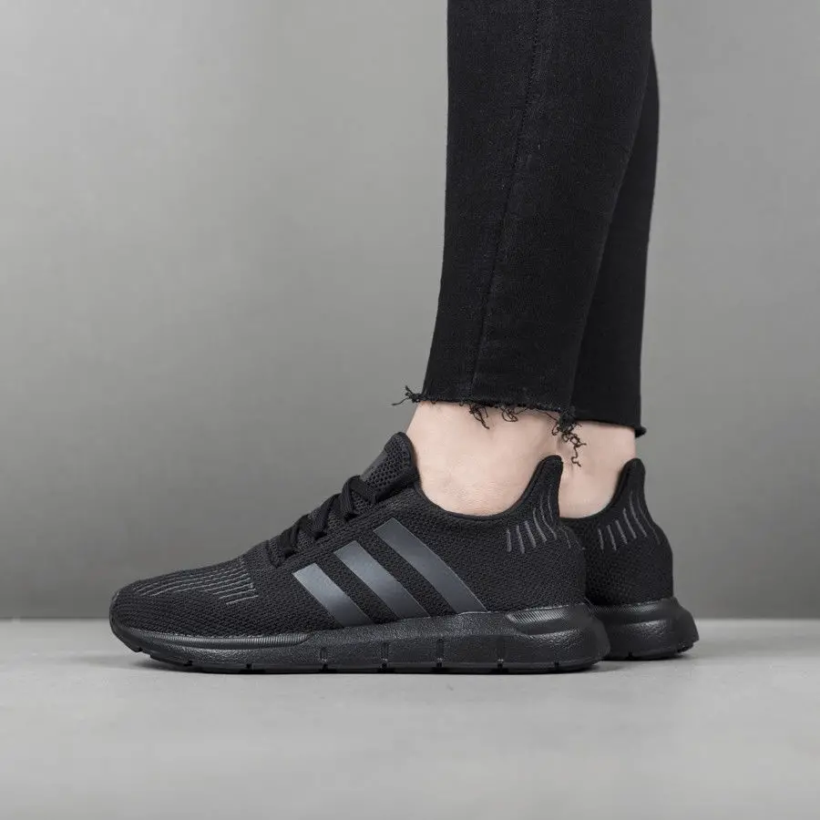 Alternative view of Giày Adidas Swift Run 'Triple Black' CG6268