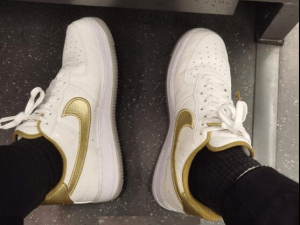 Alternative view of Giày Nike Air Force 1 Low Worldwide Katakana 'Gold' DA1343-170