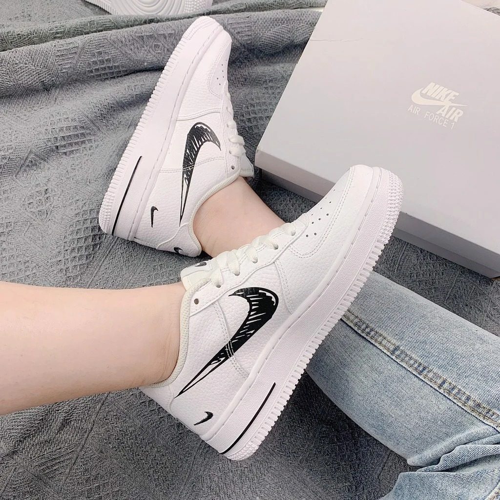 Giày Nike Air Force 1 Low GS 'Doodle Swoosh White Black' DM3177-100 - Ảnh 4