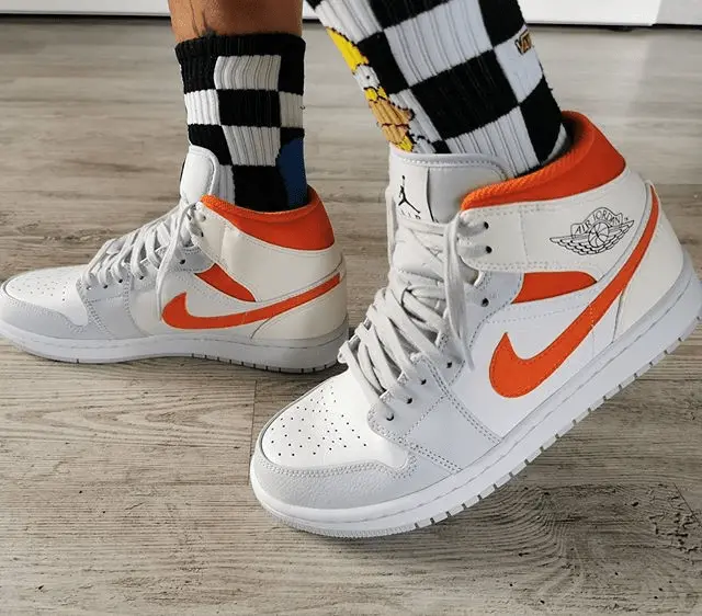 Alternative view of Giày Nike Air Jordan 1 Mid 'Starfish Pure Platinum' CW7591-100