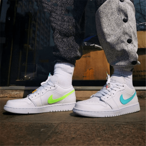 Alternative view of Giày Nike Air Jordan 1 Low GS 'White Neon' CW7035-100