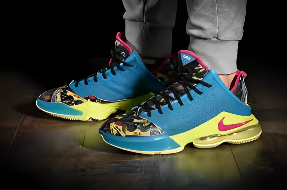 Alternative view of Giày Nike LeBron 19 Low LeBronival DM1058-500