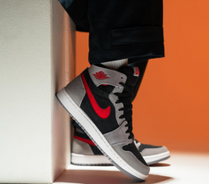 Alternative view of Giày Nike Air Jordan 1 High Zoom Comfort 'Cement Fire Red' DV1307-060