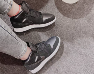 Alternative view of Giày Nike Air Jordan 1 Mid SE GS 'Black Anthracite' BQ6931-012