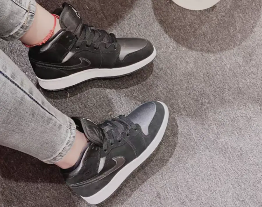 Alternative view of Giày Nike Air Jordan 1 Mid SE GS 'Black Anthracite' BQ6931-012