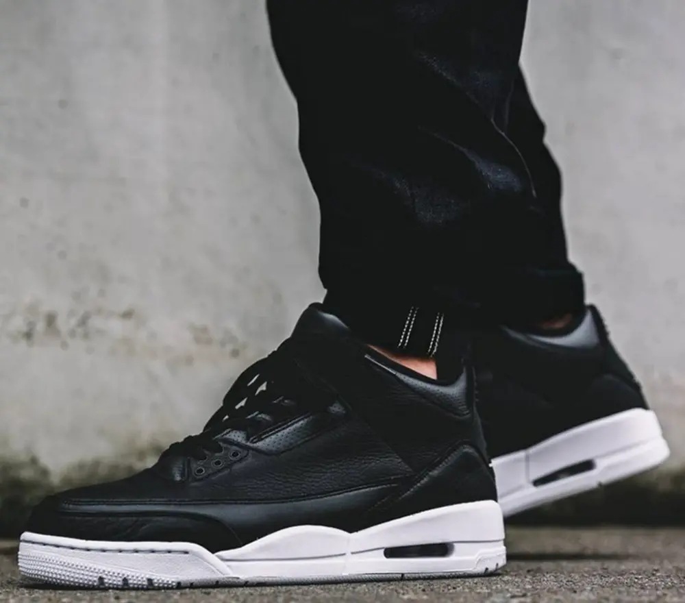 Alternative view of Giày Nike Air Jordan 3 'Cyber Monday' 136064-020