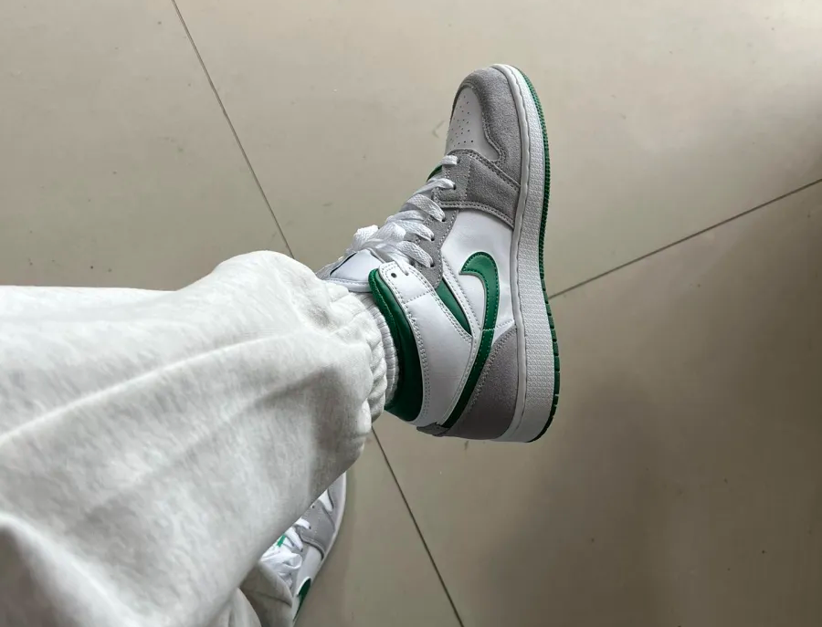 Giày Nike Air Jordan 1 Mid Light Smoke Grey Pine Green DC7248-103 - Ảnh 3