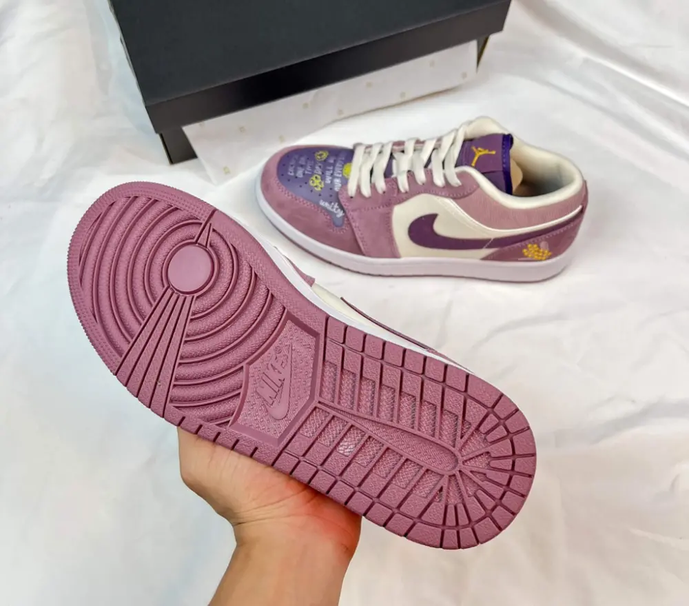 Alternative view of Giày Nike Jordan 1 Low 'PURPLE SMOKE' DR8057-500