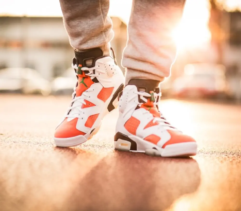 Alternative view of Giày Nike Air Jordan 6 Retro 'Gatorade' 384664-145