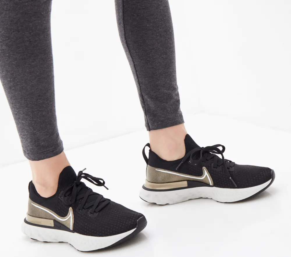 Alternative view of Giày Nike React Infinity 'Black Metallic Gold Silk' CZ2861-001