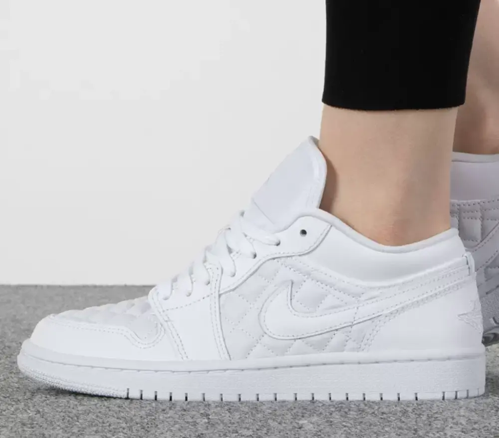 Alternative view of Giày Nike Air Jordan 1 Low Quilted 'White' DB6480-100