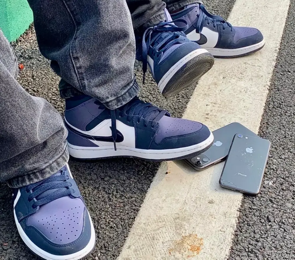 Alternative view of Giày Nike Air Jordan 1 Mid 'Sanded Purple' 554724-445