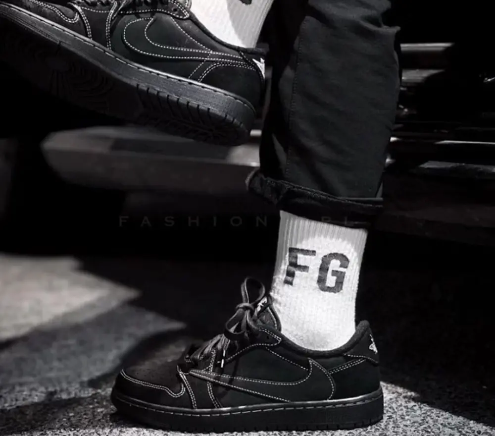 Alternative view of Giày Nike Air Jordan 1 Retro Low Travis Scott 'Black Phantom' DM7866-001