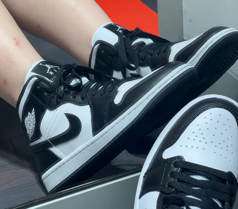 Alternative view of Giày Nike Air Jordan 1 Mid “Panda” DV0991-101