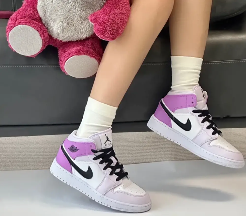 Giày Nike Air Jordan 1 Mid GS 'Barely Grape' DQ8423-501 - Ảnh 4