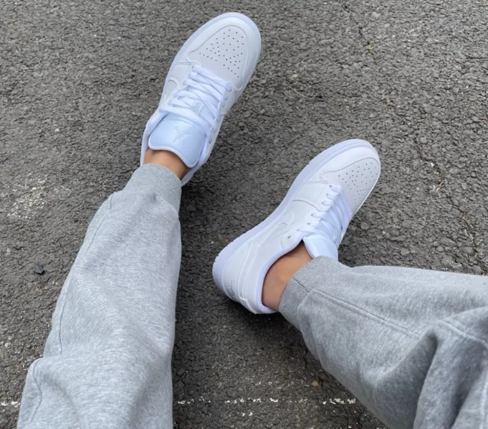 Alternative view of Giày Nike Jordan 1 Low Triple White 553558-136