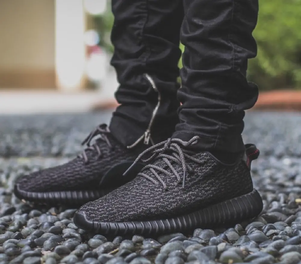 Alternative view of Giày Adidas Yeezy Boost 350 'Pirate Black'  AQ2659