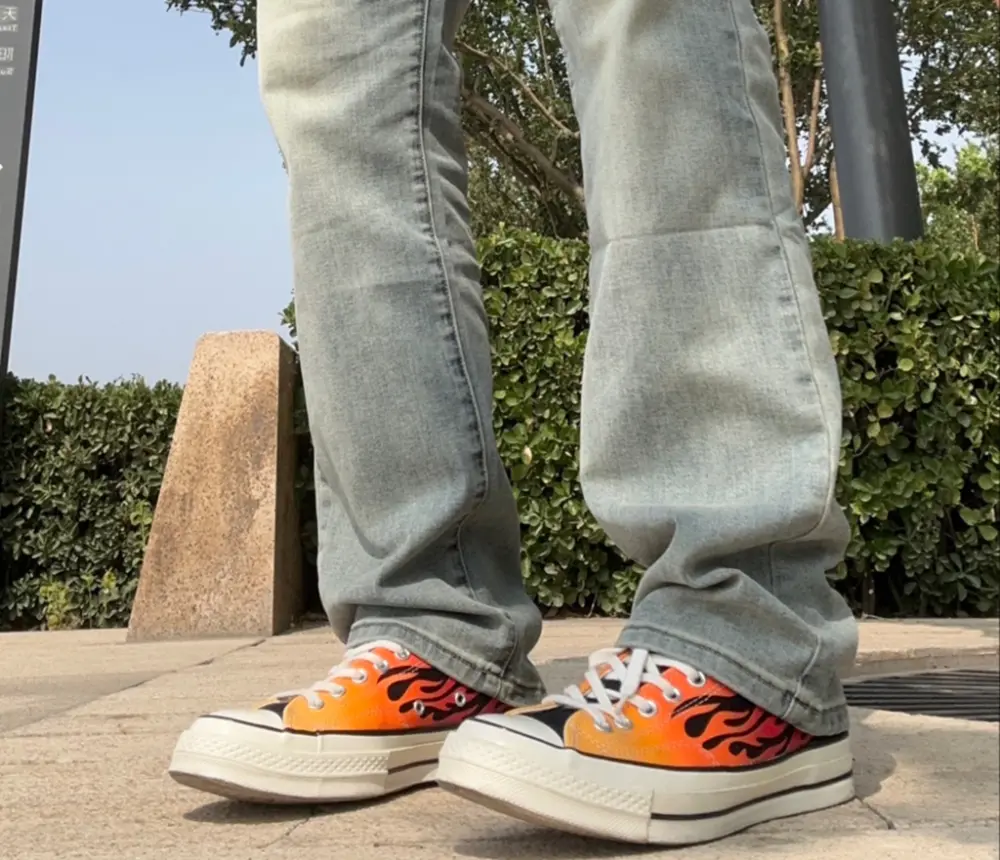 Alternative view of Giày Converse Chuck 70 Low 'Archival Flame Print' 167813C