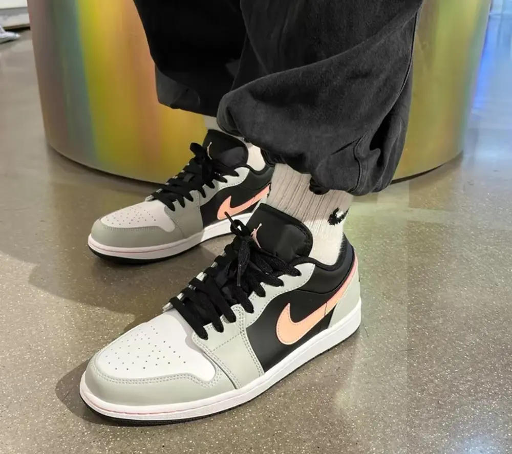 Giày Nike Air Jordan 1 Low 'Black Grey Fog Bleached Coral' 553558-062 - Ảnh 3